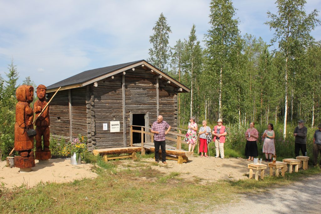 Siinä ne nyt seisovat_maljojen kohotus
